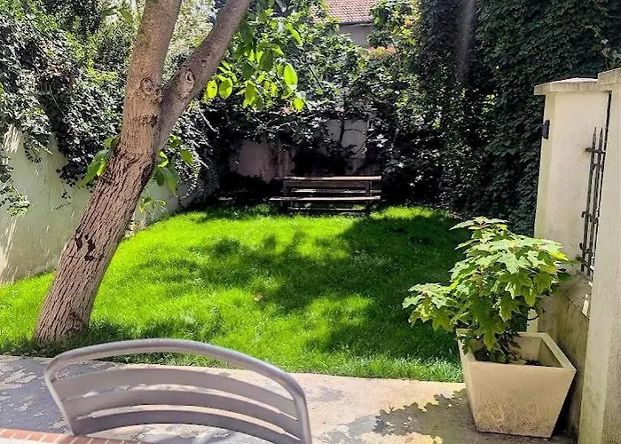 Maison Jardin Et Parking Prive Dans Villa