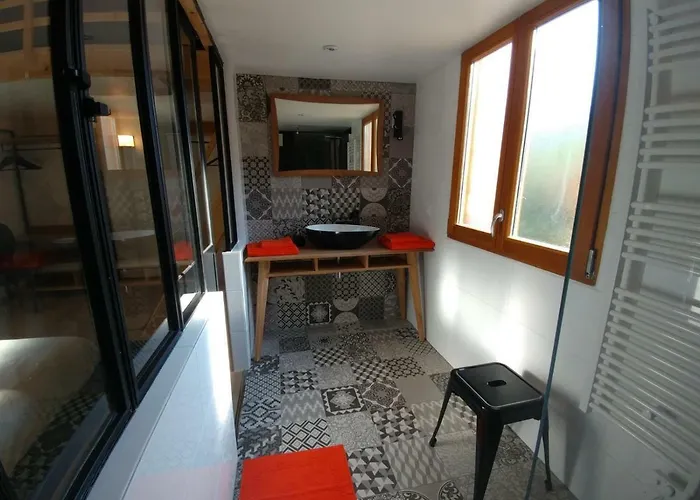 Villa Maison Jardin Et Parking Prive Dans