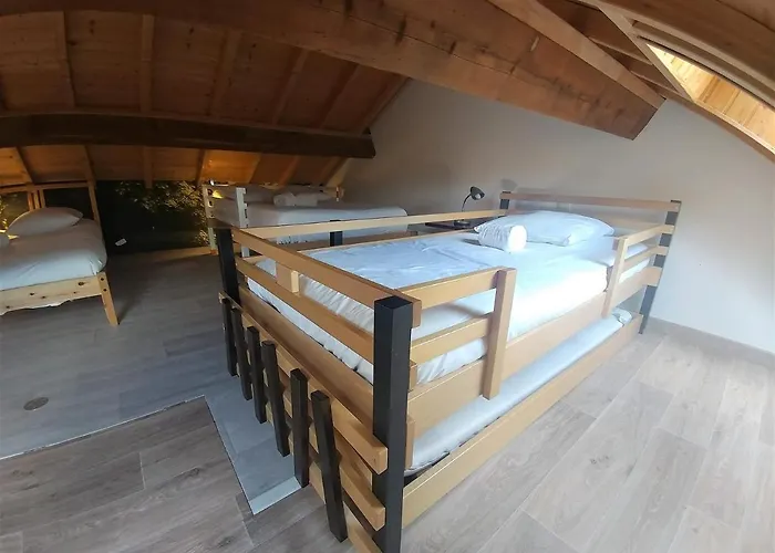 Maison Jardin Et Parking Prive Dans