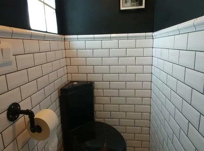 Maison Jardin Et Parking Prive Dans *